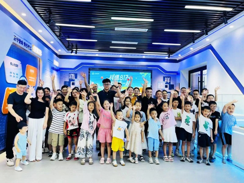 Первый день открытых дверей для семей в Сянъдэ.