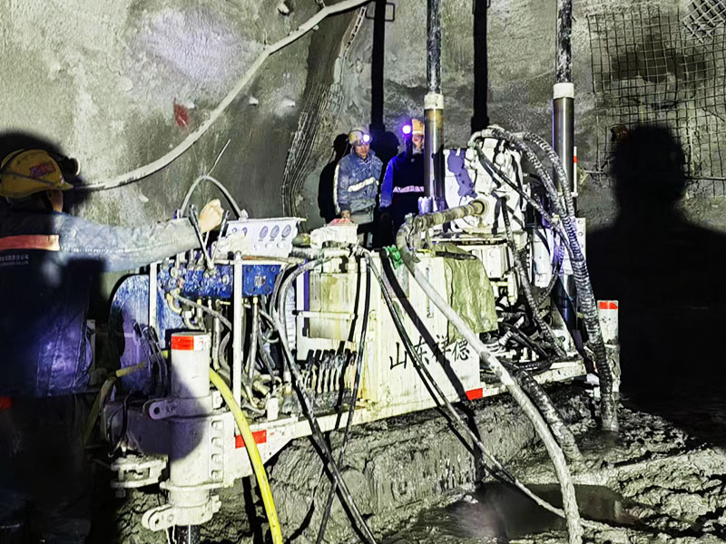 华地矿业有限公司某矿ZDY6500LD（全方位）型钻机